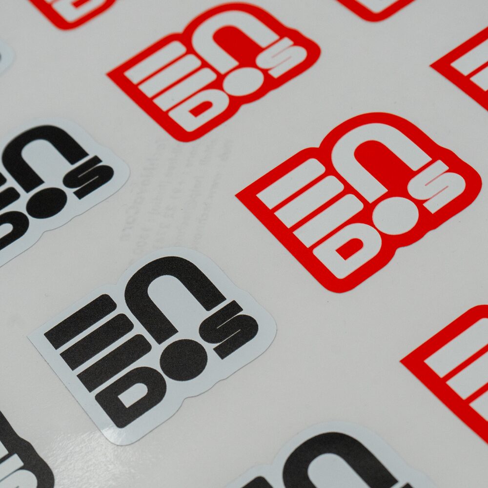 Etiqueta en vinilo blanco con tinta eco solvente